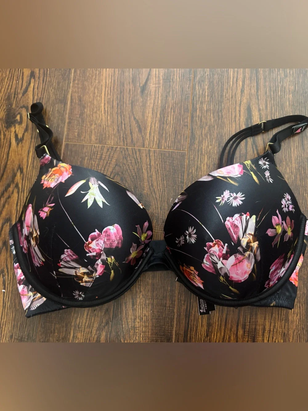 Victoria’s Secret push up bra size 34DD NWT - Picture 1 of 1